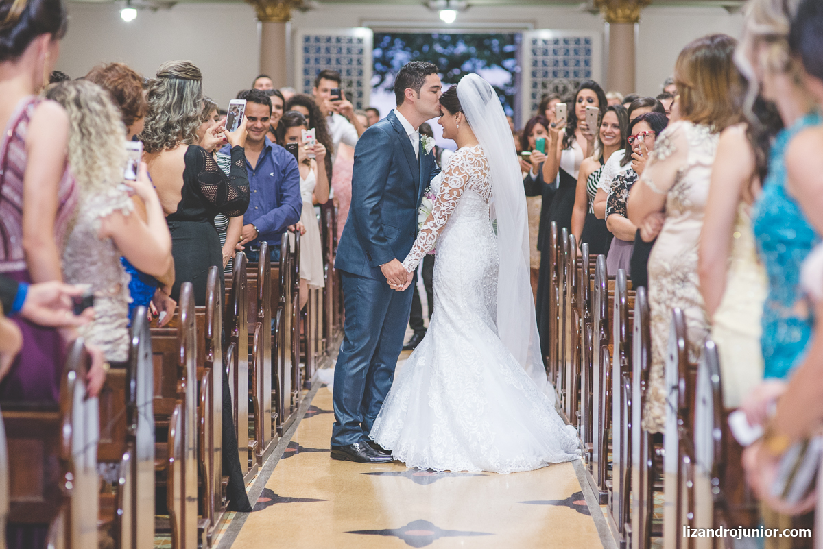 fotógrafo de casamento patos de minas lizandro júnior noiva capuchinhos noivo entrada da noiva