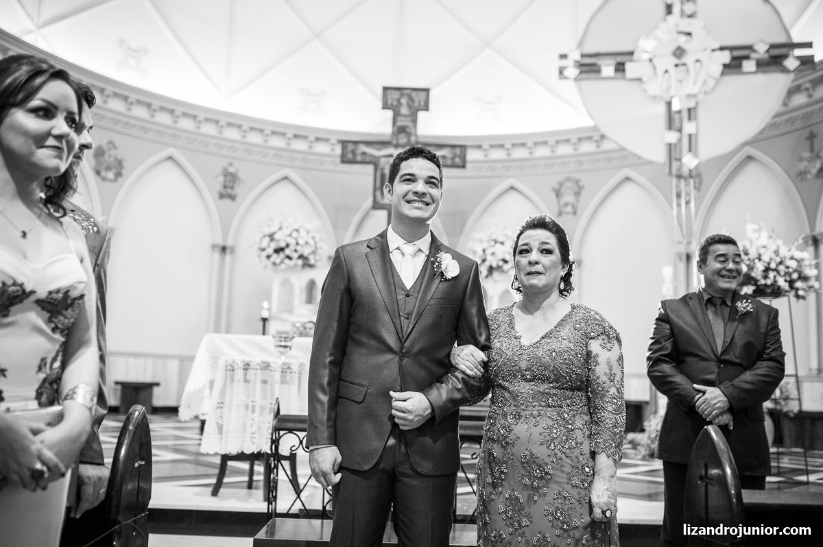 fotógrafo de casamento patos de minas lizandro júnior noiva capuchinhos noivo pajens noivo reação