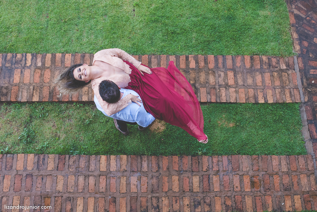 ensaio namorando serra do salitre, fotografo de casamento serra do salitre, casa de madeira, lizandro junior, júnior, casamento patos de minas, serra do salitre, ensaio ao ar livre