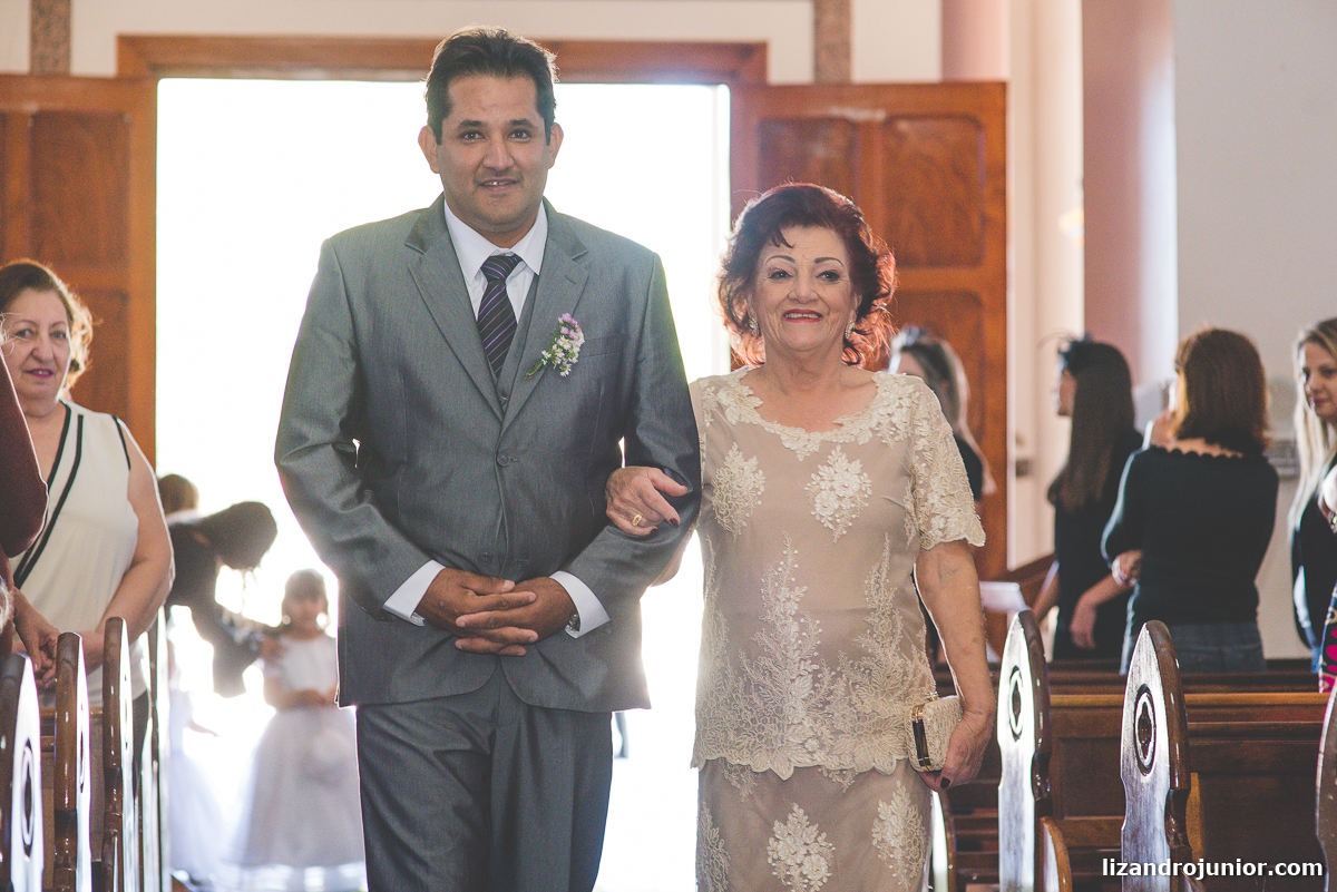 fotógrafo de casamento patos de minas lizandro junior, lizandro júnior, casamento, casar em patos, carro antigo patos de minas, noivas, catedral patos