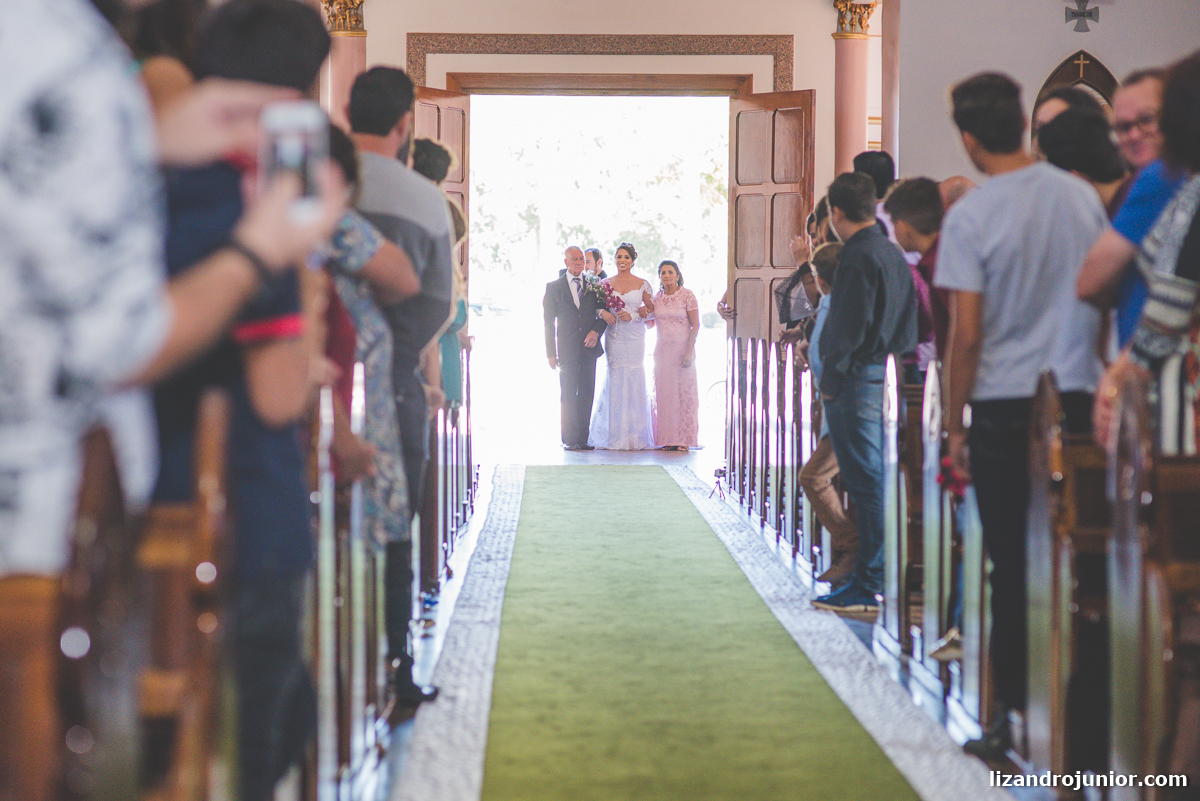fotógrafo de casamento patos de minas lizandro junior, lizandro júnior, casamento, casar em patos, carro antigo patos de minas, noivas, catedral patos