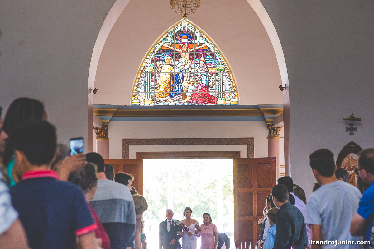 fotógrafo de casamento patos de minas lizandro junior, lizandro júnior, casamento, casar em patos, carro antigo patos de minas, noivas, catedral patos