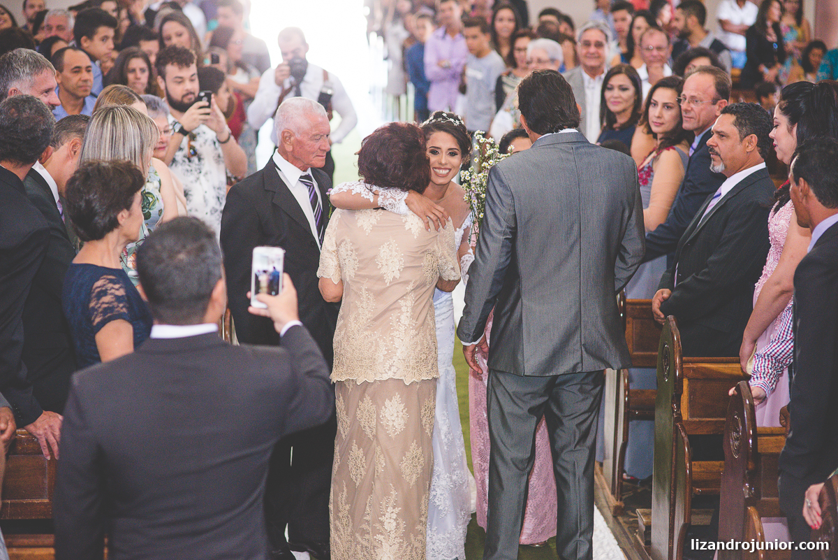 fotógrafo de casamento patos de minas lizandro junior, lizandro júnior, casamento, casar em patos, carro antigo patos de minas, noivas, catedral patos