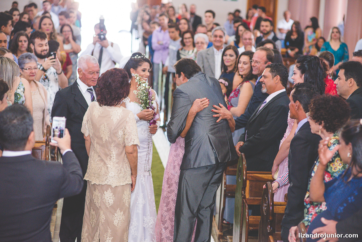 fotógrafo de casamento patos de minas lizandro junior, lizandro júnior, casamento, casar em patos, carro antigo patos de minas, noivas, catedral patos