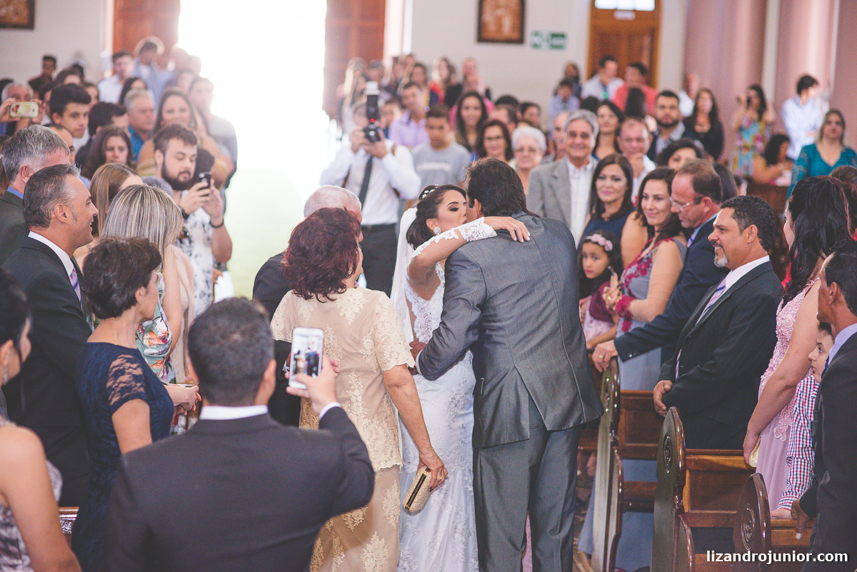 fotógrafo de casamento patos de minas lizandro junior, lizandro júnior, casamento, casar em patos, carro antigo patos de minas, noivas, catedral patos
