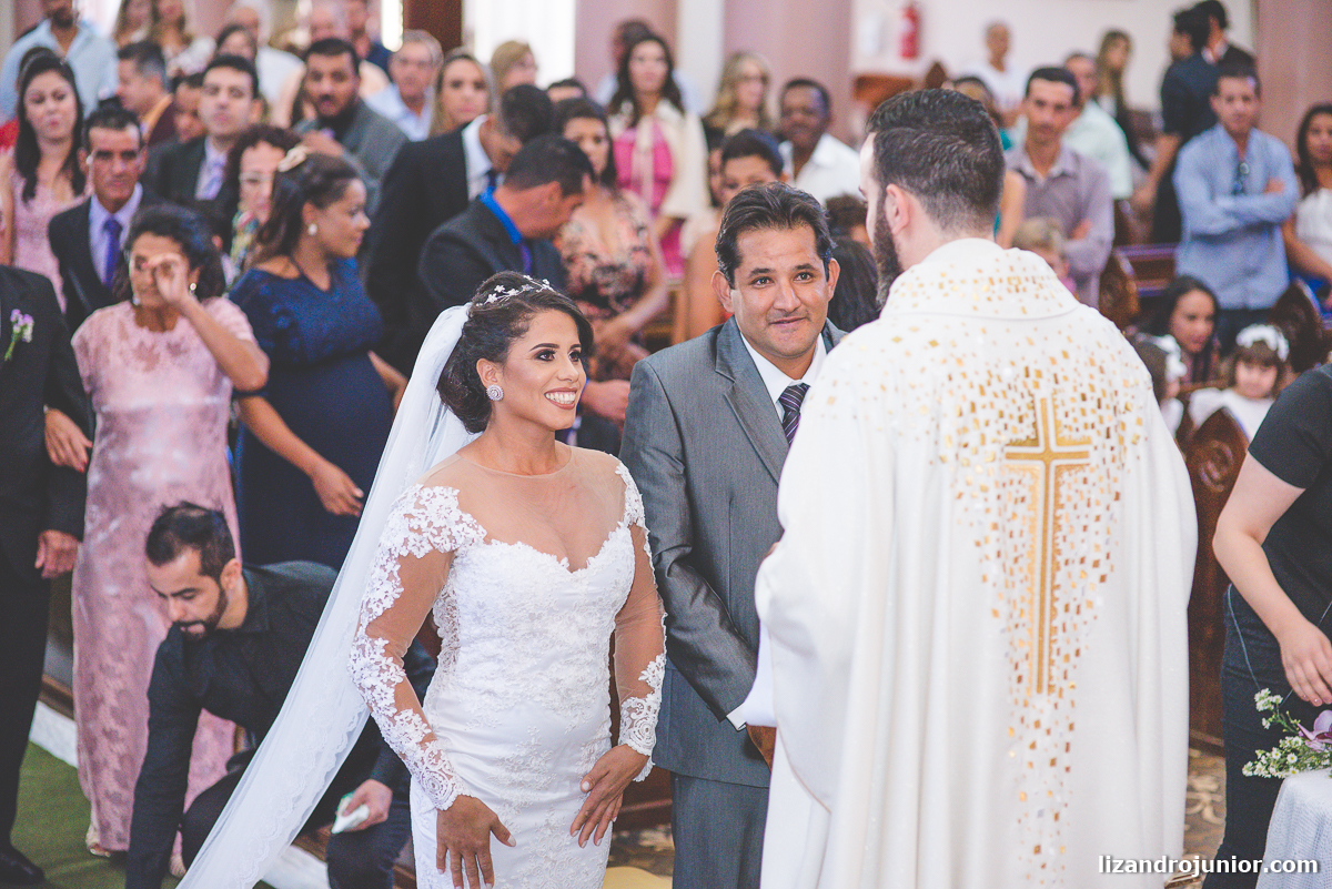 fotógrafo de casamento patos de minas lizandro junior, lizandro júnior, casamento, casar em patos, carro antigo patos de minas, noivas, catedral patos