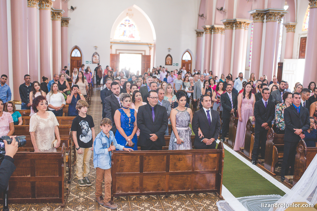 fotógrafo de casamento patos de minas lizandro junior, lizandro júnior, casamento, casar em patos, carro antigo patos de minas, noivas, catedral patos