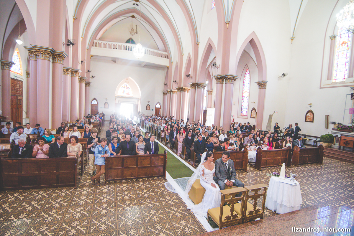 fotógrafo de casamento patos de minas lizandro junior, lizandro júnior, casamento, casar em patos, carro antigo patos de minas, noivas, catedral patos