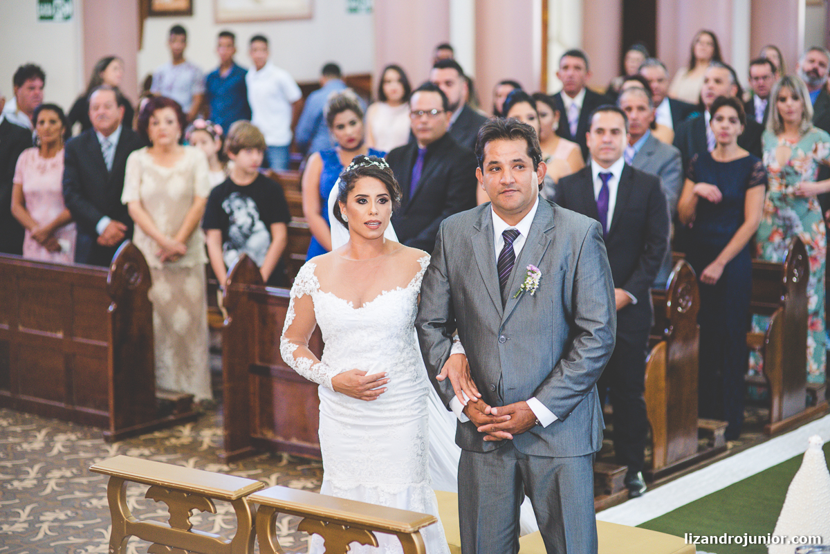 fotógrafo de casamento patos de minas lizandro junior, lizandro júnior, casamento, casar em patos, carro antigo patos de minas, noivas, catedral patos