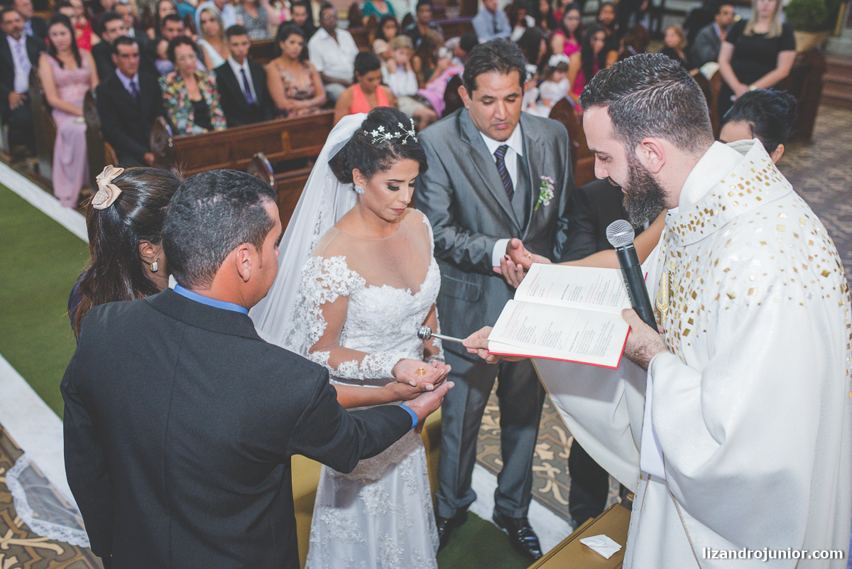 fotógrafo de casamento patos de minas lizandro junior, lizandro júnior, casamento, casar em patos, carro antigo patos de minas, noivas, catedral patos