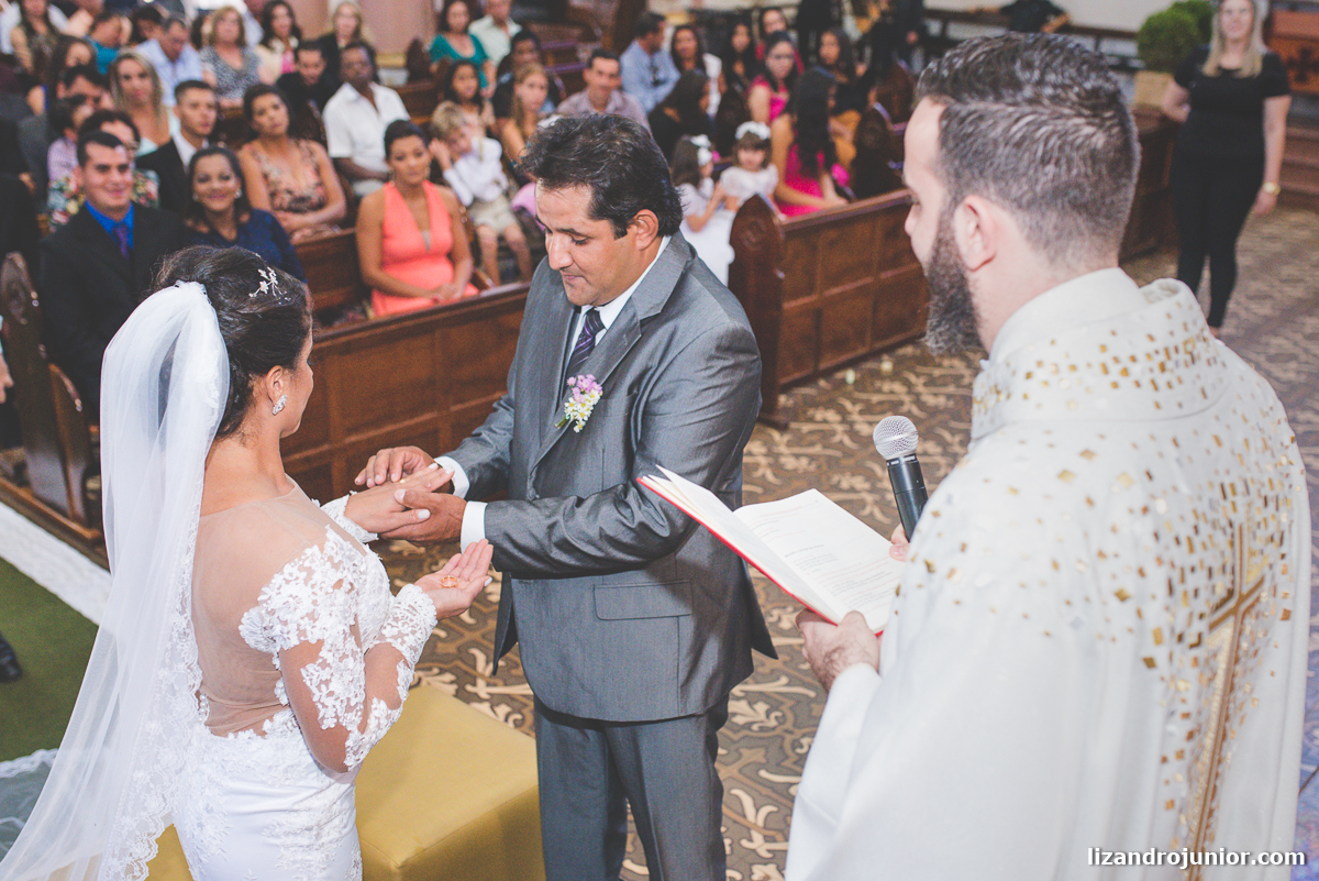 fotógrafo de casamento patos de minas lizandro junior, lizandro júnior, casamento, casar em patos, carro antigo patos de minas, noivas, catedral patos