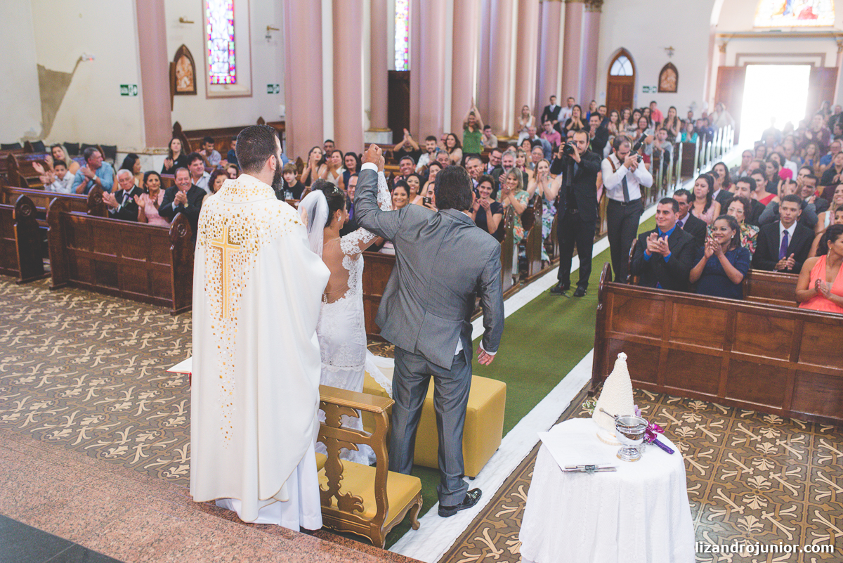 fotógrafo de casamento patos de minas lizandro junior, lizandro júnior, casamento, casar em patos, carro antigo patos de minas, noivas, catedral patos