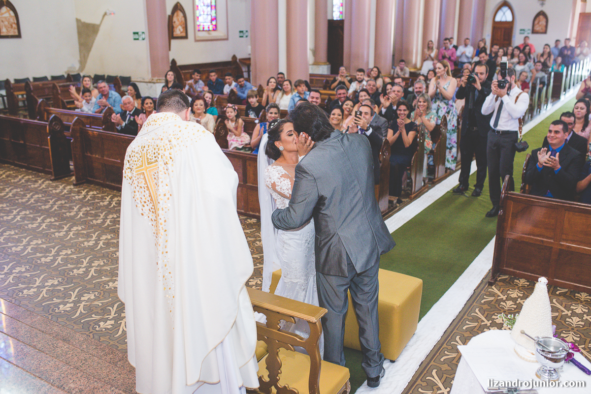 fotógrafo de casamento patos de minas lizandro junior, lizandro júnior, casamento, casar em patos, carro antigo patos de minas, noivas, catedral patos