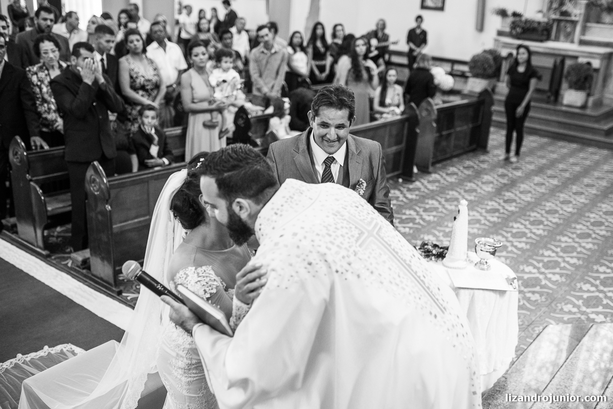 fotógrafo de casamento patos de minas lizandro junior, lizandro júnior, casamento, casar em patos, carro antigo patos de minas, noivas, catedral patos