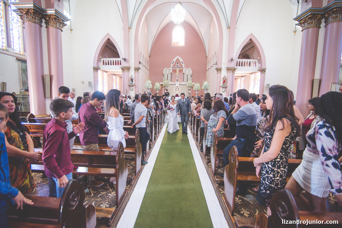 fotógrafo de casamento patos de minas lizandro junior, lizandro júnior, casamento, casar em patos, carro antigo patos de minas, noivas, catedral patos