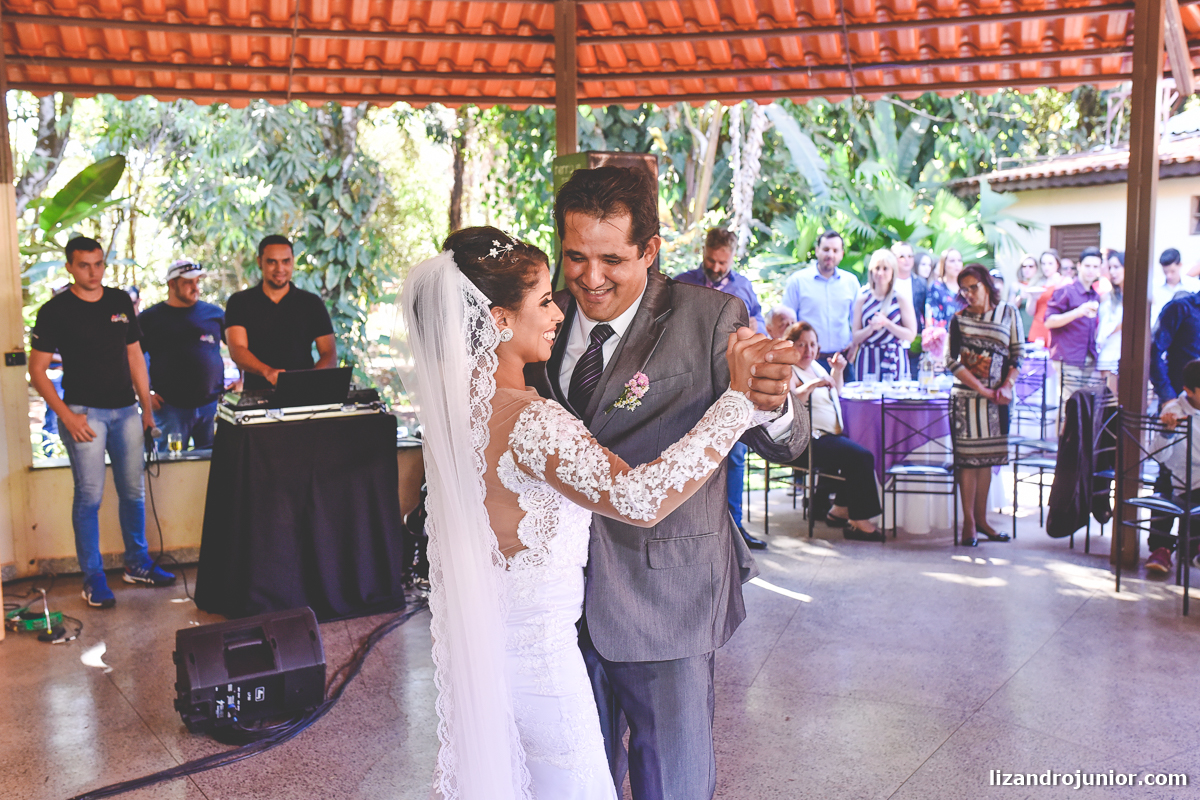 fotógrafo de casamento patos de minas lizandro junior, lizandro júnior, casamento, casar em patos, carro antigo patos de minas, noivas, festa ar livre, festa casamento sitio