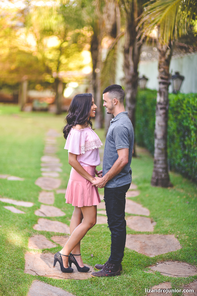 lizandro júnior fotógrafo de casamento patos de minas minas gerais, ensaio namorando, casal, ensaio ar livre, casal apaixonado, amor, felicidade, ensaio casal
