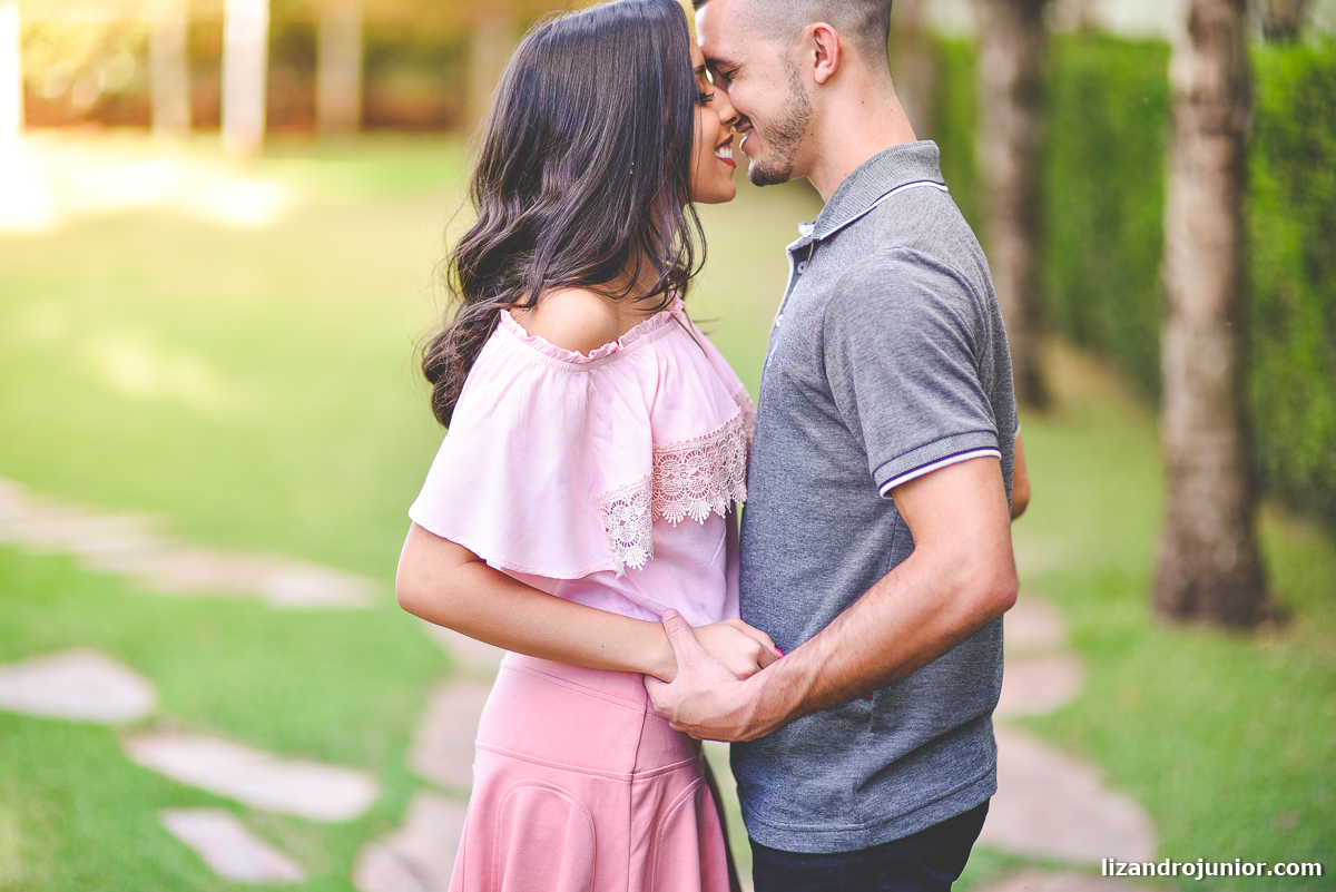 lizandro júnior fotógrafo de casamento patos de minas minas gerais, ensaio namorando, casal, ensaio ar livre, casal apaixonado, amor, felicidade, ensaio casal