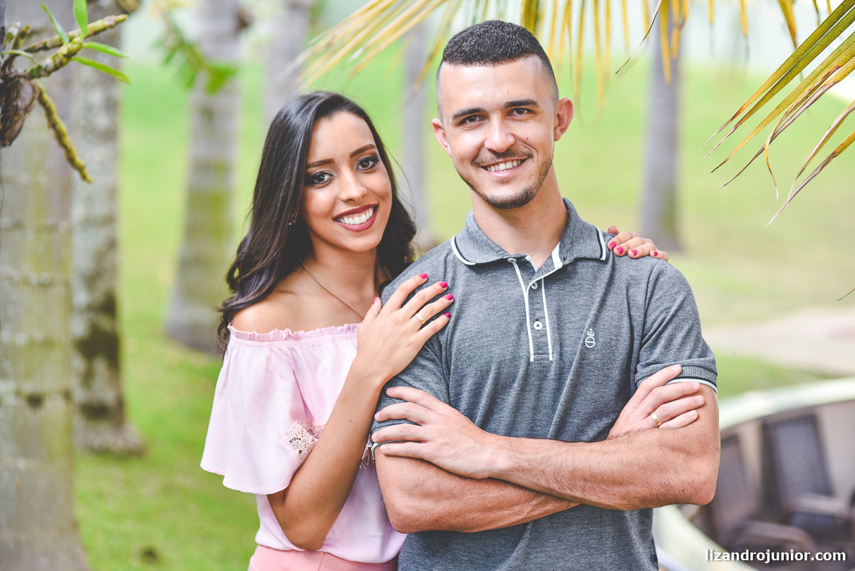 lizandro júnior fotógrafo de casamento patos de minas minas gerais, ensaio namorando, casal, ensaio ar livre, casal apaixonado, amor, felicidade, ensaio casal