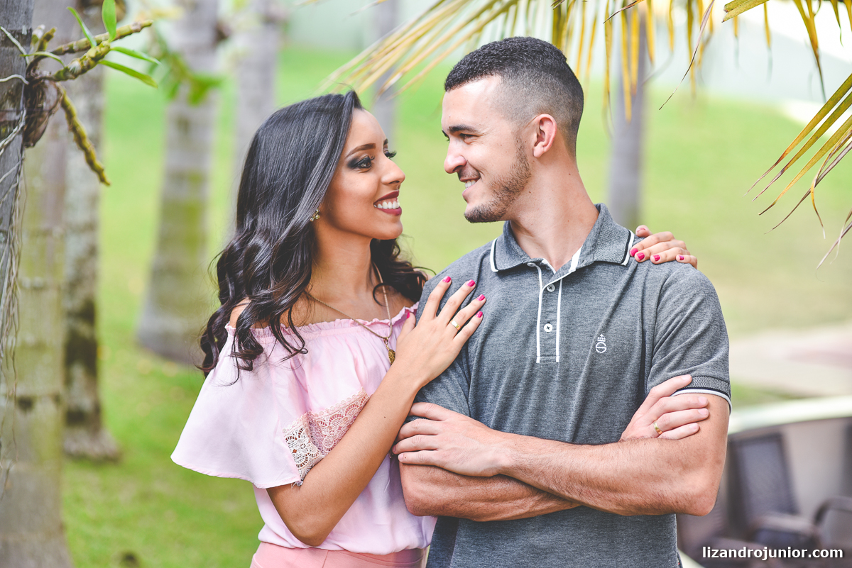 lizandro júnior fotógrafo de casamento patos de minas minas gerais, ensaio namorando, casal, ensaio ar livre, casal apaixonado, amor, felicidade, ensaio casal