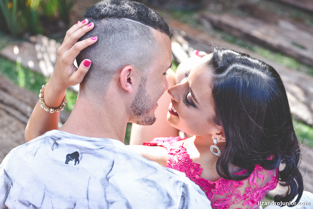 lizandro júnior fotógrafo de casamento patos de minas minas gerais, ensaio namorando, casal, ensaio ar livre, casal apaixonado, amor, felicidade, ensaio casal