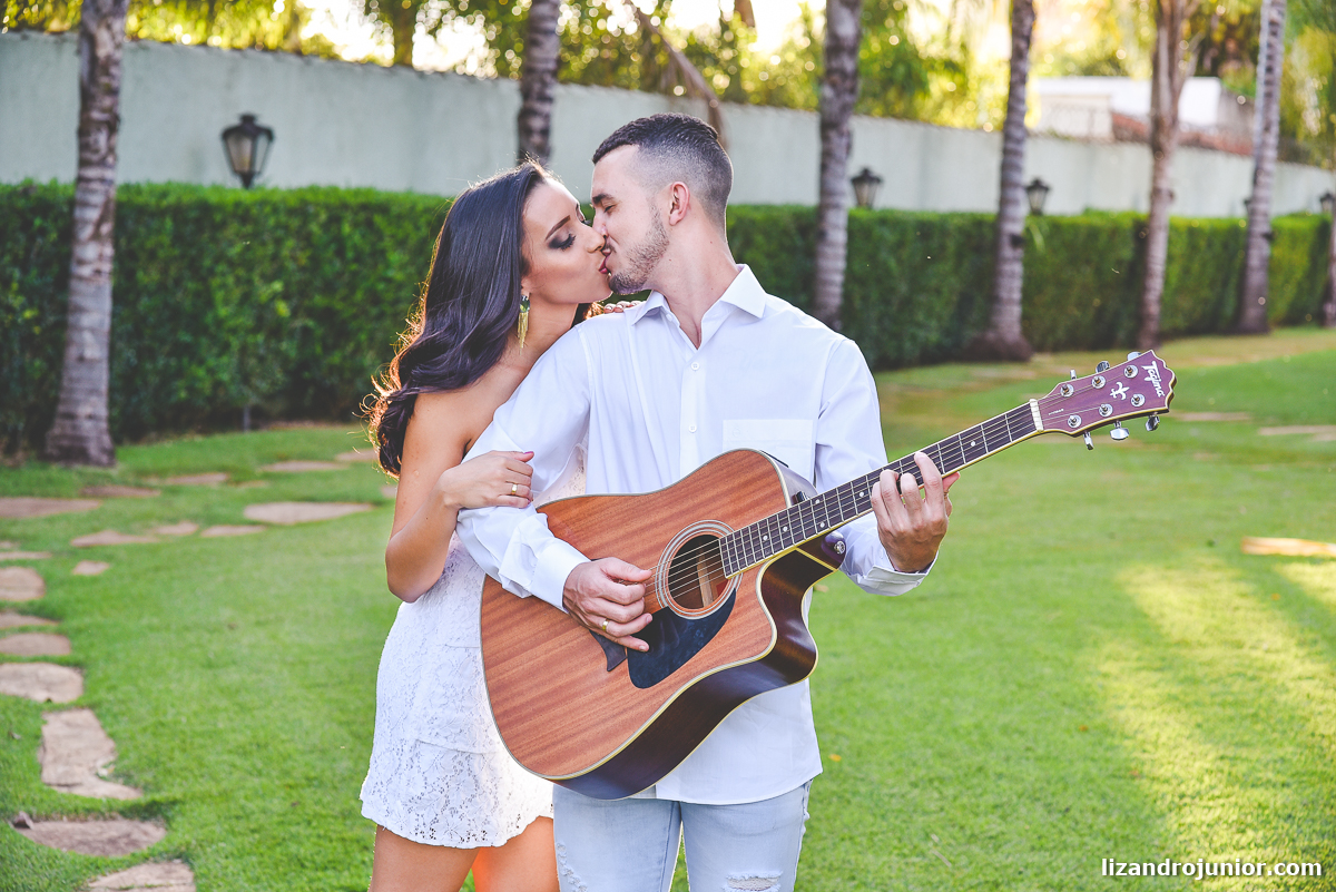 lizandro júnior fotógrafo de casamento patos de minas minas gerais, ensaio namorando, casal, ensaio ar livre, casal apaixonado, amor, felicidade, ensaio casal