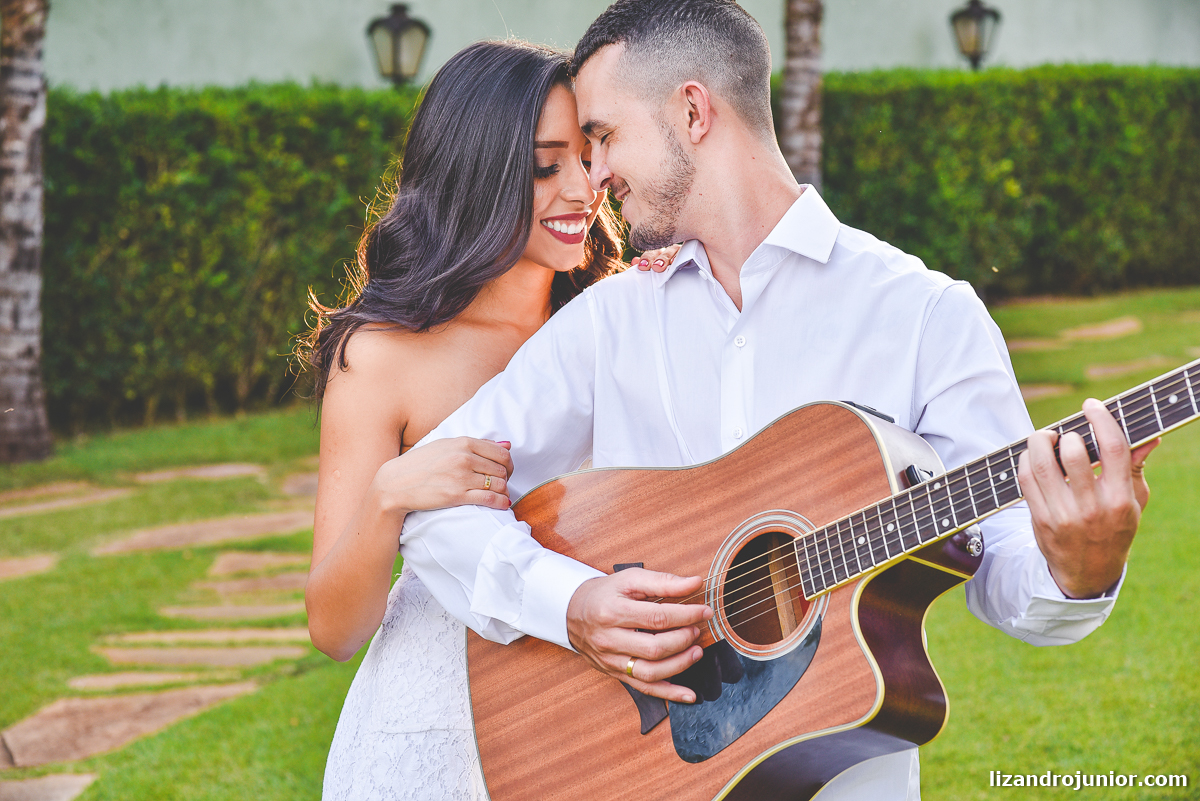 lizandro júnior fotógrafo de casamento patos de minas minas gerais, ensaio namorando, casal, ensaio ar livre, casal apaixonado, amor, felicidade, ensaio casal