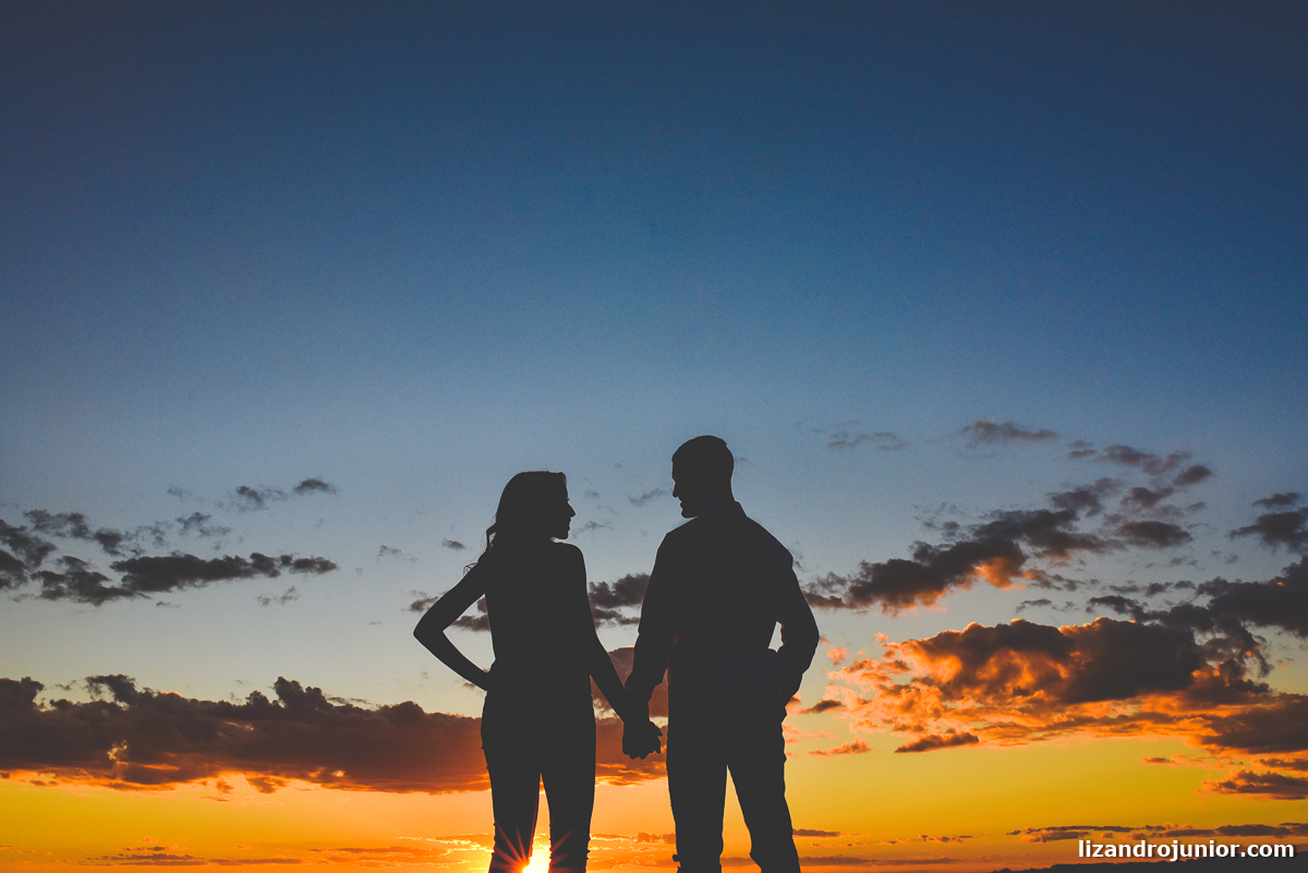lizandro júnior fotógrafo de casamento patos de minas minas gerais, ensaio namorando, casal, ensaio ar livre, casal apaixonado, amor, felicidade, ensaio casal, por do sol