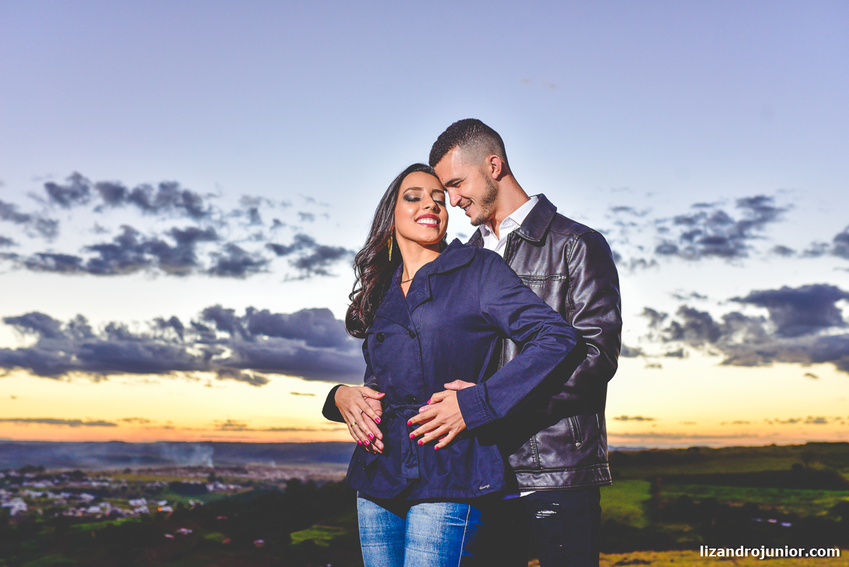 lizandro júnior fotógrafo de casamento patos de minas minas gerais, ensaio namorando, casal, ensaio ar livre, casal apaixonado, amor, felicidade, ensaio casal