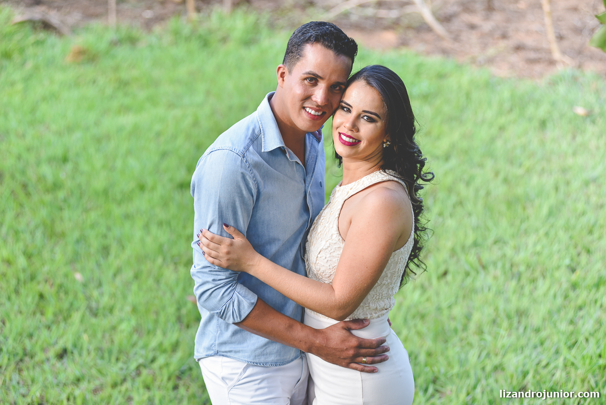 lizandro júnior, fotógrafo de casamento patos de minas, ensaio namorando, ensaio romântico, ensaio presidente olegário, casamento presidente olegário, ensaio ar livre, sítio