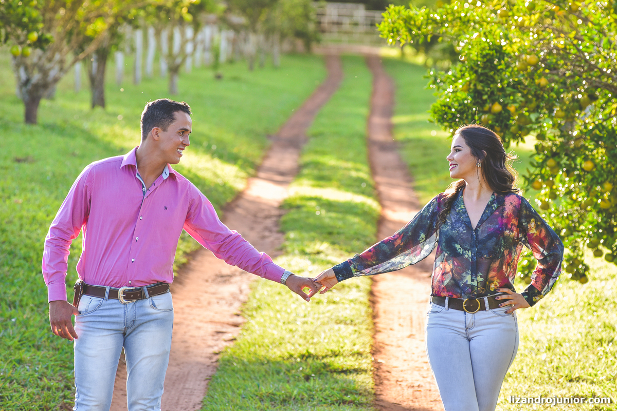 lizandro júnior, fotógrafo de casamento patos de minas, ensaio namorando, ensaio romântico, ensaio presidente olegário, casamento presidente olegário, ensaio ar livre, sítio