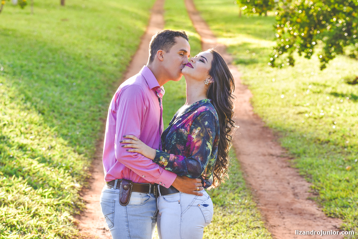 lizandro júnior, fotógrafo de casamento patos de minas, ensaio namorando, ensaio romântico, ensaio presidente olegário, casamento presidente olegário, ensaio ar livre, sítio