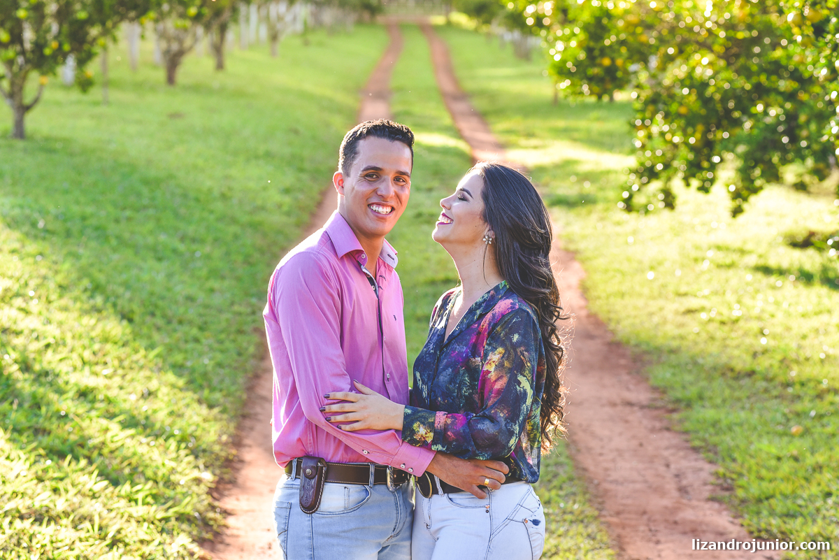 lizandro júnior, fotógrafo de casamento patos de minas, ensaio namorando, ensaio romântico, ensaio presidente olegário, casamento presidente olegário, ensaio ar livre, sítio