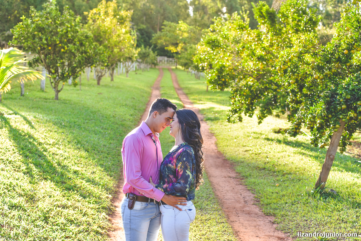 lizandro júnior, fotógrafo de casamento patos de minas, ensaio namorando, ensaio romântico, ensaio presidente olegário, casamento presidente olegário, ensaio ar livre, sítio