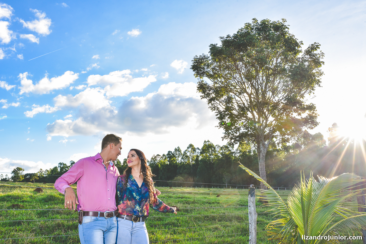 lizandro júnior, fotógrafo de casamento patos de minas, ensaio namorando, ensaio romântico, ensaio presidente olegário, casamento presidente olegário, ensaio ar livre, sítio