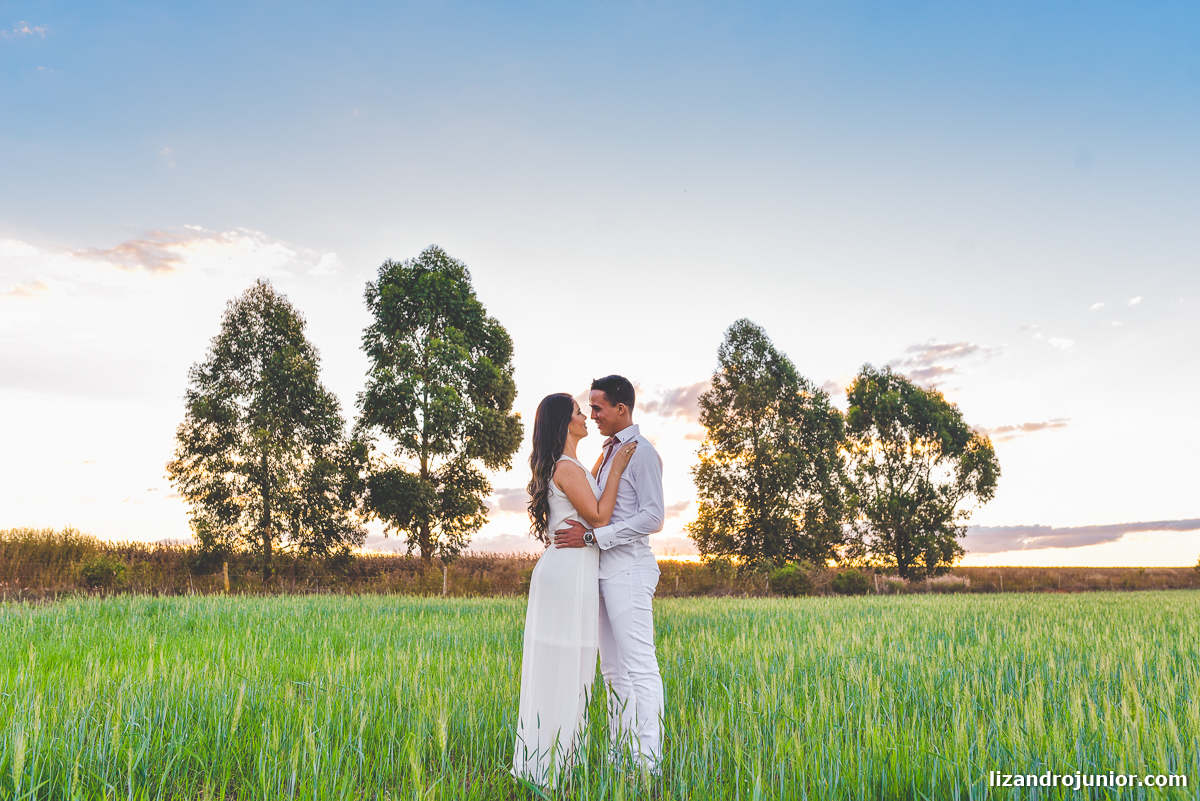 lizandro júnior, fotógrafo de casamento patos de minas, ensaio namorando, ensaio romântico, ensaio presidente olegário, casamento presidente olegário, ensaio ar livre, sítio
