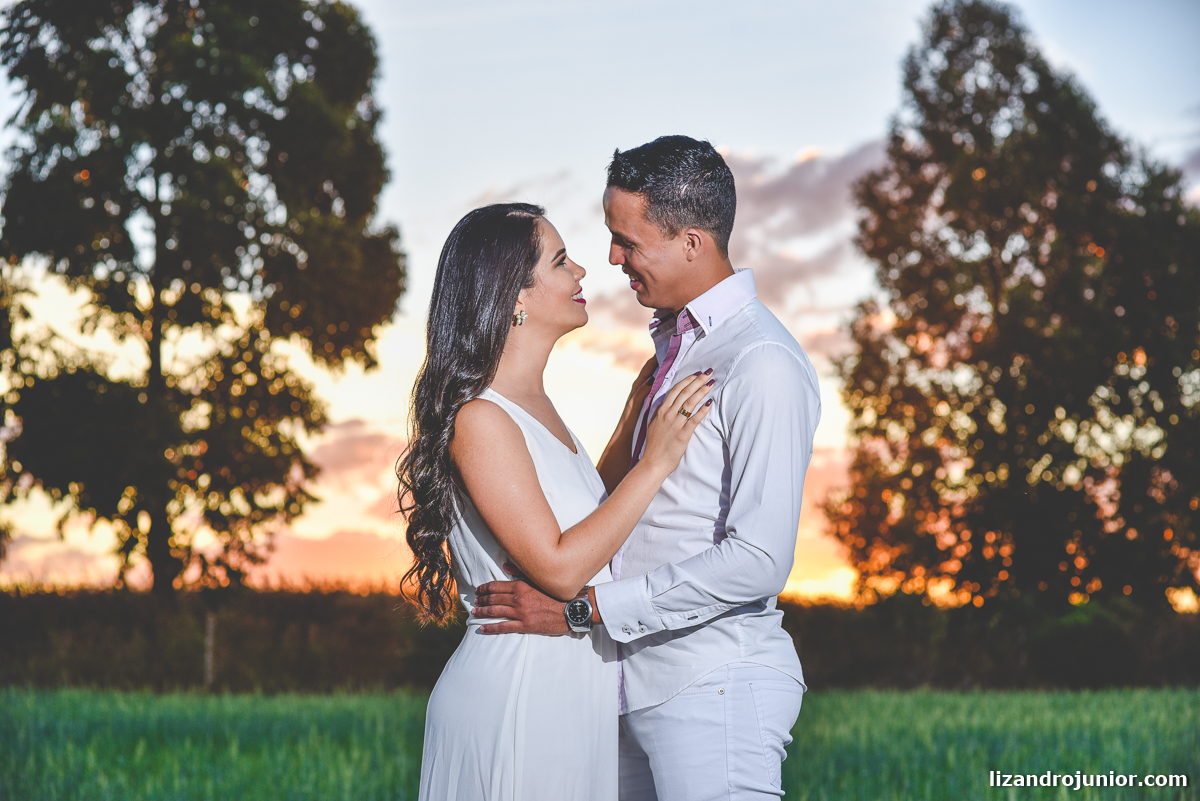 lizandro júnior, fotógrafo de casamento patos de minas, ensaio namorando, ensaio romântico, ensaio presidente olegário, casamento presidente olegário, ensaio ar livre, sítio