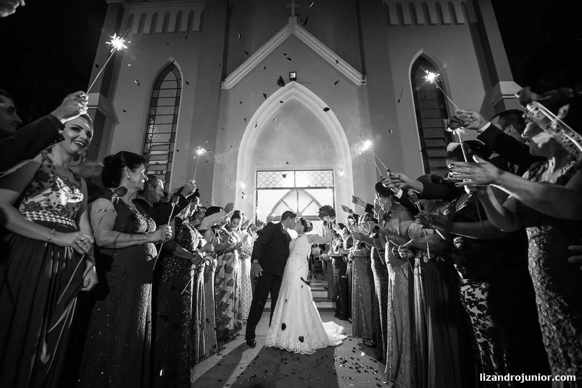lizandro júnior fotografo de casamento, lagoa formosa, casamento na lagoa, daiane e alex lagoa formosa, fotografia de casamento minas gerais, igreja, saída