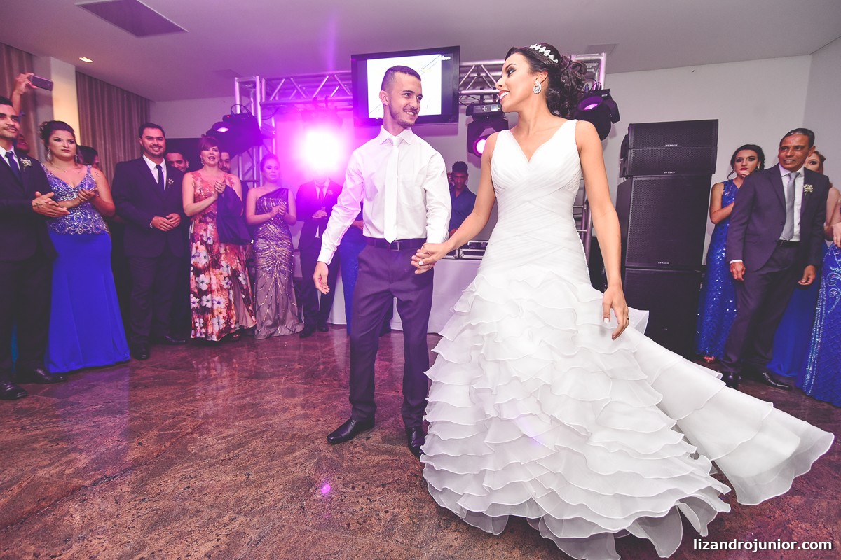lizandro júnior fotógrafo de casamento, patos de minas, casamento, casamento em patos, lizandro junior patos, raquel e wallef, casamento evangélico, palavra da vida, gálatas golden