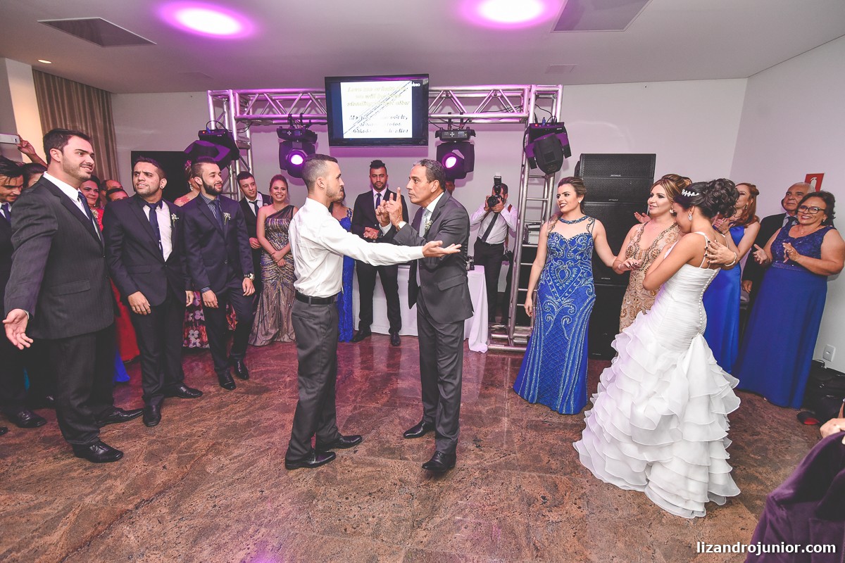 lizandro júnior fotógrafo de casamento, patos de minas, casamento, casamento em patos, lizandro junior patos, raquel e wallef, casamento evangélico, palavra da vida, gálatas golden