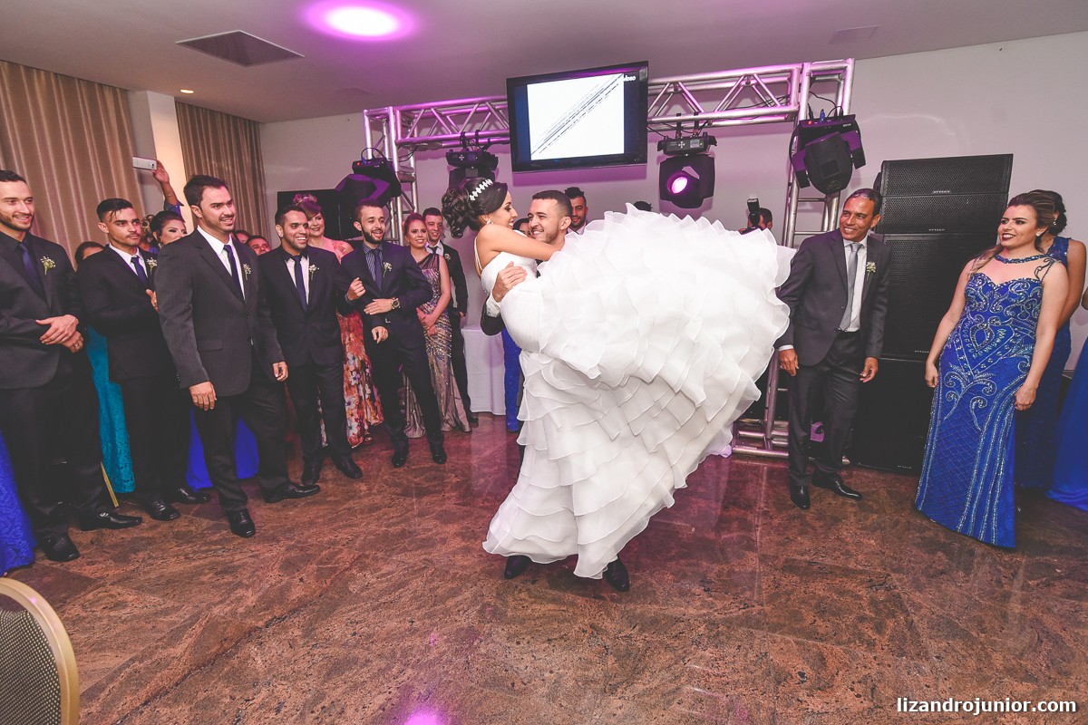 lizandro júnior fotógrafo de casamento, patos de minas, casamento, casamento em patos, lizandro junior patos, raquel e wallef, casamento evangélico, palavra da vida, gálatas golden