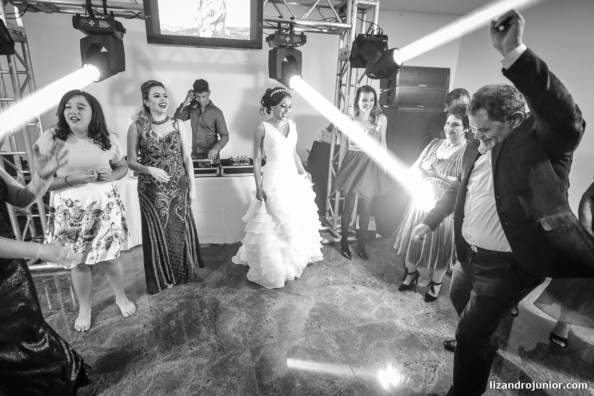 lizandro júnior fotógrafo de casamento, patos de minas, casamento, casamento em patos, lizandro junior patos, raquel e wallef, casamento evangélico, palavra da vida, gálatas golden