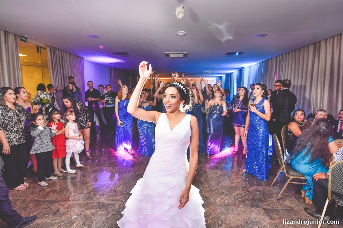 lizandro júnior fotógrafo de casamento, patos de minas, casamento, casamento em patos, lizandro junior patos, raquel e wallef, casamento evangélico, palavra da vida, gálatas golden