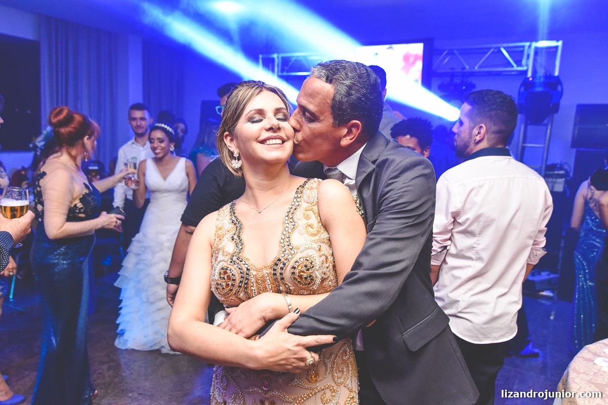 lizandro júnior fotógrafo de casamento, patos de minas, casamento, casamento em patos, lizandro junior patos, raquel e wallef, casamento evangélico, palavra da vida, gálatas golden