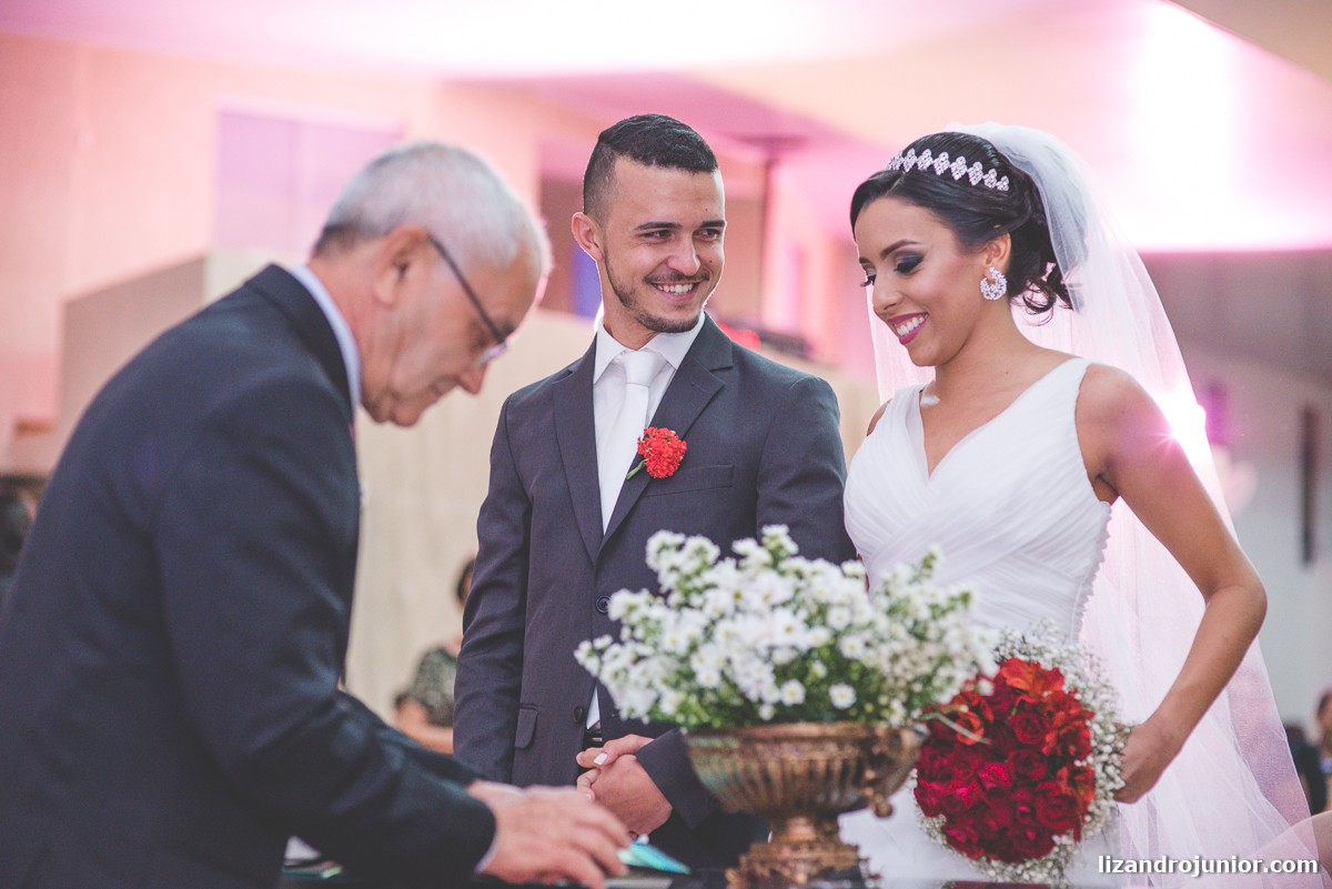 lizandro júnior fotógrafo de casamento, patos de minas, casamento, casamento em patos, lizandro junior patos, raquel e wallef, casamento evangélico, palavra da vida,