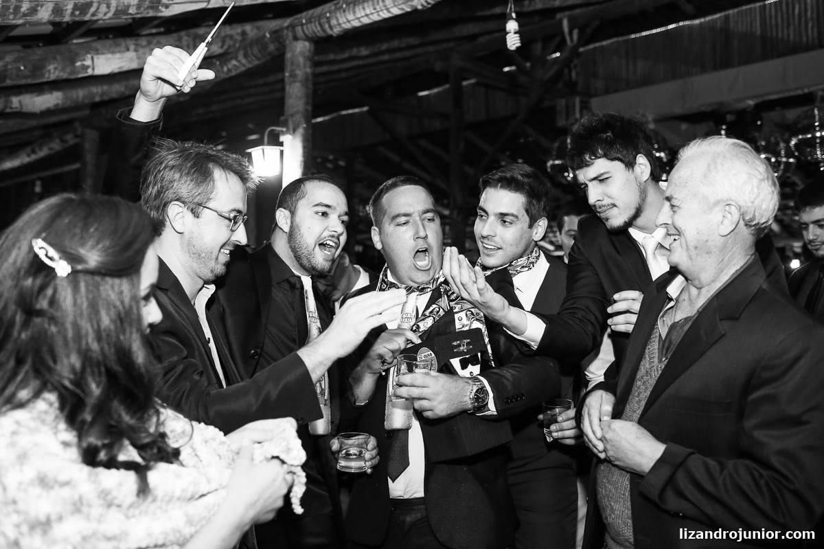 lizandro junior fotógrafo de casamento, fotógrafo patos de minas, lizandro júnior, casamento no campo, pousada avalon, casamento sitio, henrick e lorrany patos de minas, corte gravata