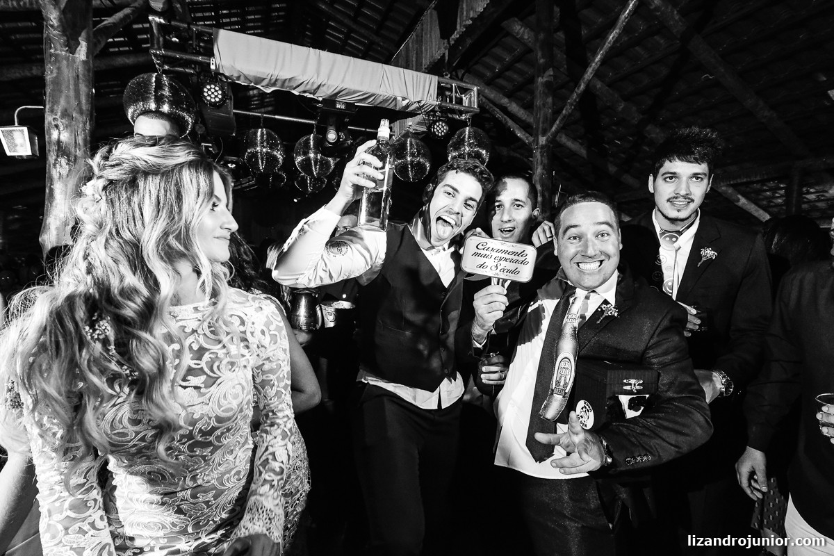 lizandro junior fotógrafo de casamento, fotógrafo patos de minas, lizandro júnior, casamento no campo, pousada avalon, casamento sitio, henrick e lorrany patos de minas, festa louca