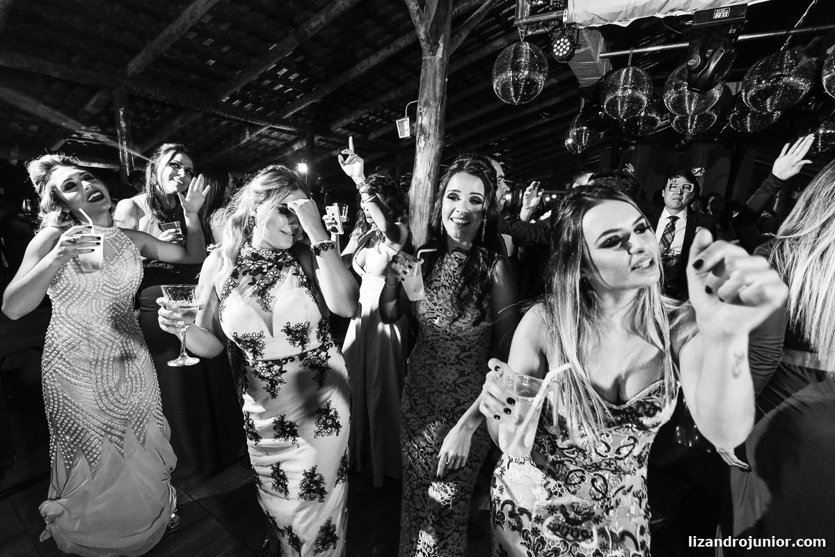 lizandro junior fotógrafo de casamento, fotógrafo patos de minas, lizandro júnior, casamento no campo, pousada avalon, casamento sitio, henrick e lorrany patos de minas, festa louca