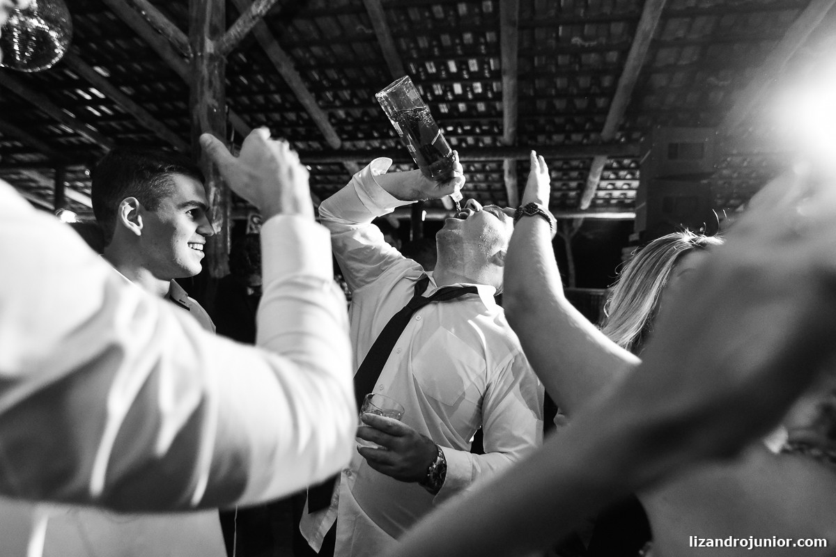 lizandro junior fotógrafo de casamento, fotógrafo patos de minas, lizandro júnior, casamento no campo, pousada avalon, casamento sitio, henrick e lorrany patos de minas, festa louca