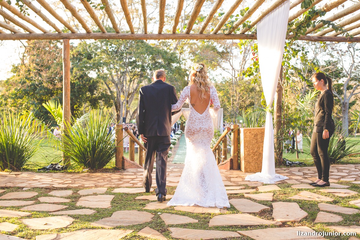lizandro junior fotógrafo de casamento, fotógrafo patos de minas, lizandro júnior, casamento no campo, pousada avalon, casamento sitio, henrick e lorrany patos de minas, entrada da noiva